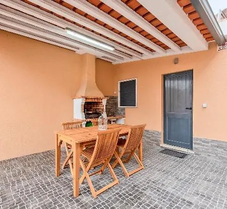 Damas Villa